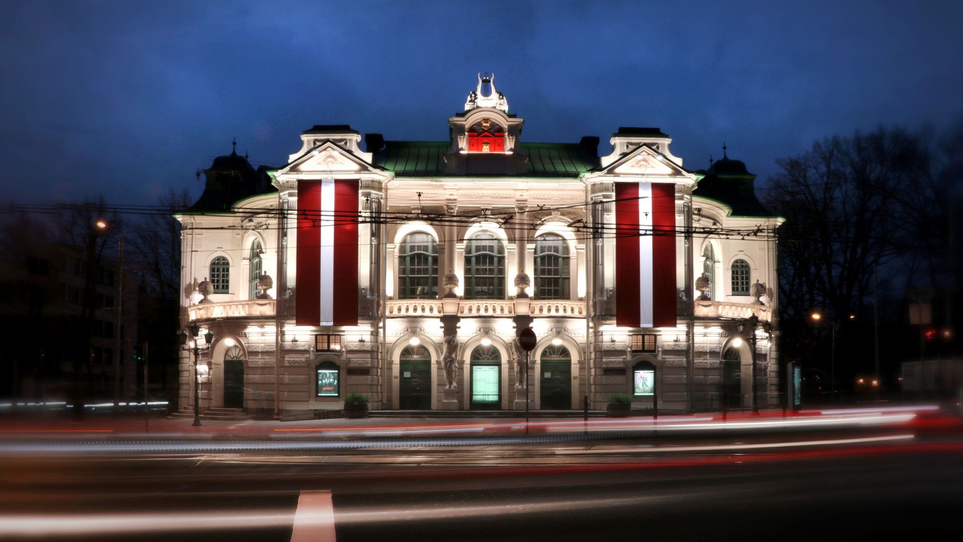 Novembrī Latvijas teātri izrādes piedāvās ar titriem angļu valodā!