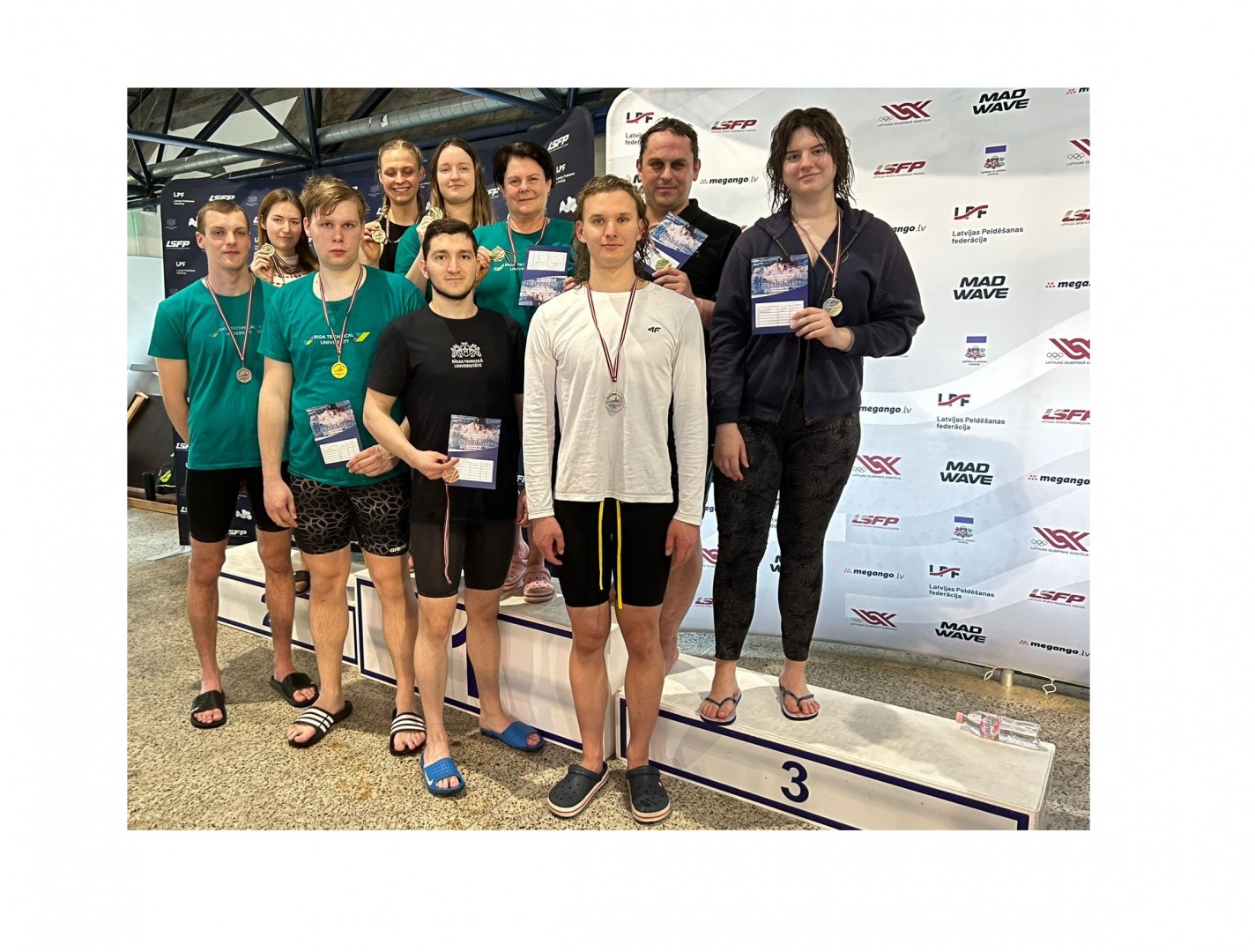 Veltot peldējumu RTU 160. jubilejā, universitātes sportisti sasniedz ievērojamus rezultātus Latvijas Atklātajā čempionātā peldēšanā vecmeistariem