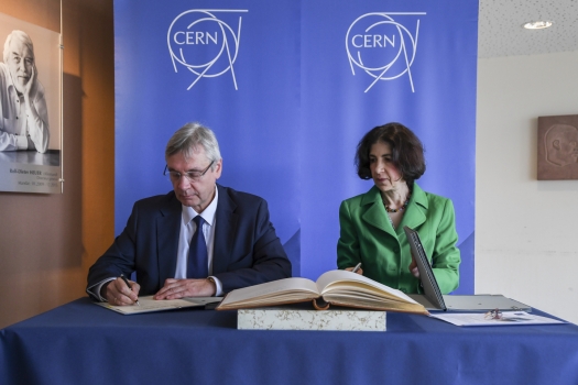 RTU rektors piedalās Latvijas un CERN līguma parakstīšanā