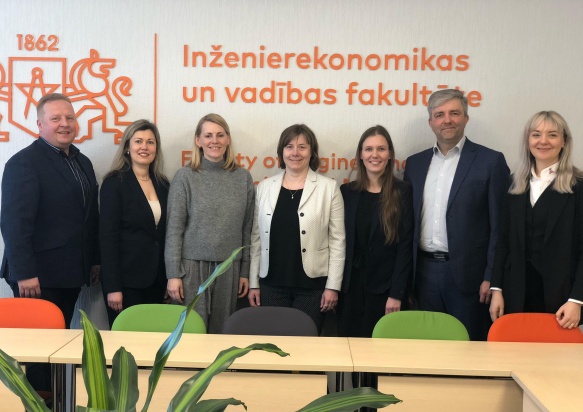 Inženierekonomikas un vadības fakultātes vadība pārrunā sadarbības iespējas ar latviešu diasporas pārstāvjiem