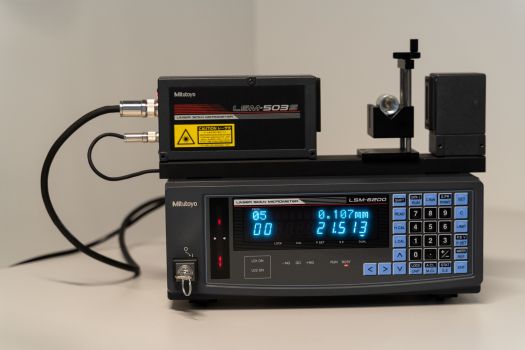Laser scanning micrometer
