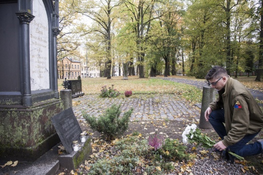 RTU 157. jubilejas priekšvakarā tradicionāli tiek apmeklētas bijušo rektoru atdusas vietas Rīgas kapos 11.10.2019.