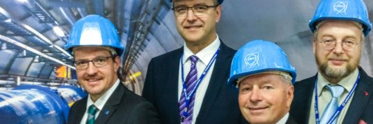 Labklājības ministrs Jānis Reirs iepazīstas ar CERN darbību