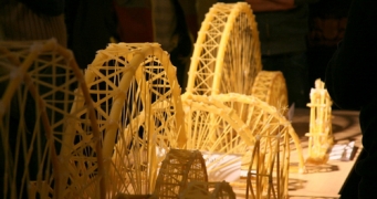 RTU studenti piedalās Pasaules spageti tiltu konstruēšanas čempionātā