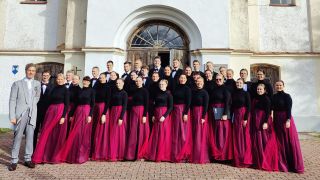 Rīgas Tehniskās universitātes jauktais koris «Vivere» ievada Dziedāšanas svētkus Rucavā
