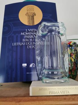 Lektore Zigrīda Atāle saņem apbalvojumu Latvijas Būvniecības gada balvas nominācijā