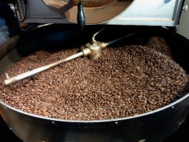 RTU studente kafijas biezumus pārvērš jaunā materiālā