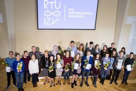 Sveic RTU Inženierzinātņu vidusskolas olimpiādes uzvarētājus