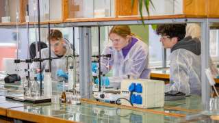 RTU atklās Starptautisko zinātņu un tehnoloģiju skolu, kurā skolēni varēs iegūt Kembridžas līmeņa izglītību
