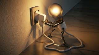 RTU zinātniece iesaka elektroenerģiju taupīt, sekojot cenas svārstībām biržā