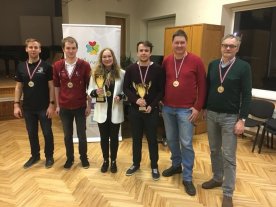 RTU Rīgas Biznesa skolas students uzvar Latvijas atklātajā pāru čempionātā sporta bridžā (IMP)
