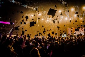 Universitātes un absolventu saiknes uzturēšana — abpusējs ieguvums